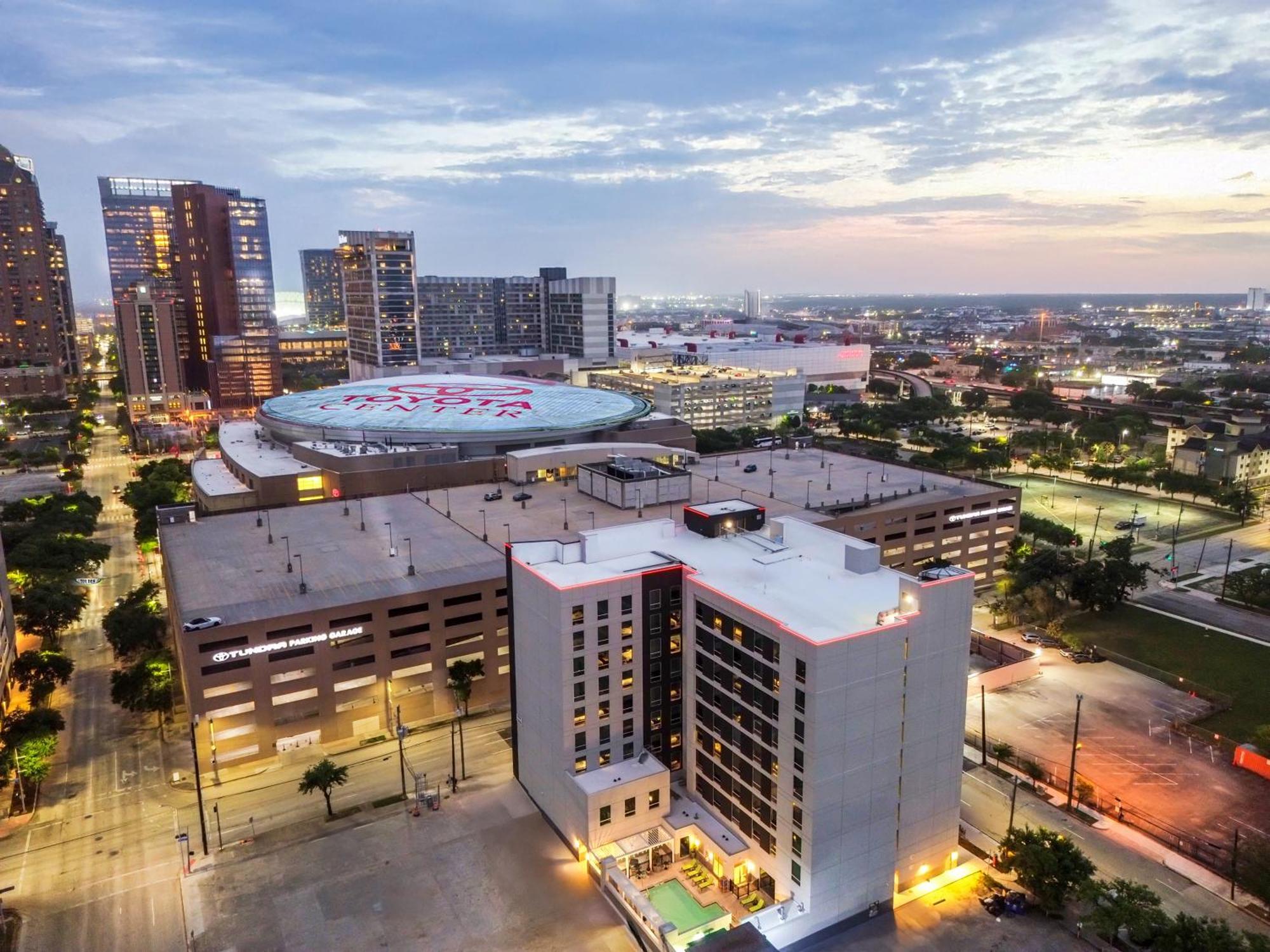 Home2 By Hilton Downtown Convention Center Hotel 3*