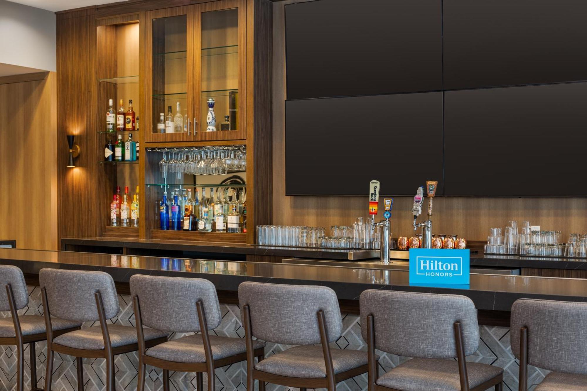 Hotel Home2 By Hilton Downtown Convention Center 3*